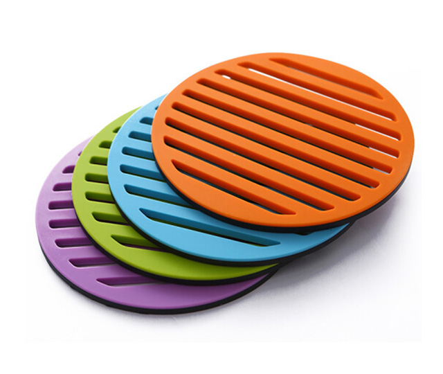 【两片装 颜色随机】双枪圆形餐桌合金硅胶隔防烫防滑垫 可拆卸多功能